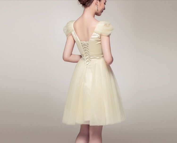Eenvoudige vneck cap mouw bridemaid jurk een lijn knie lengte ruches satin en tule bruiloft feestjurk 9917073