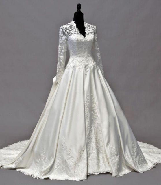 2019 Vintage Kate Middleton Långärmade Fall Bröllopsklänningar A-Line V-Neck Ivory Taffeta Appliques Peplum Bridal Gowns Hot Custom Made