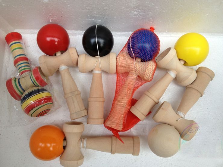 ホットセール120ピースビッグサイズ19 * 6cm剣士ボール日本の伝統的な木製ゲームおもちゃ教育ギフト7色卸売送料無料