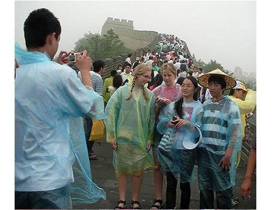 Groothandel gratis verzending 1000 stks / partij wegwerp pe regenjassen poncho regenkleding reizen regenjas regenkleding geschenken gemengde kleuren