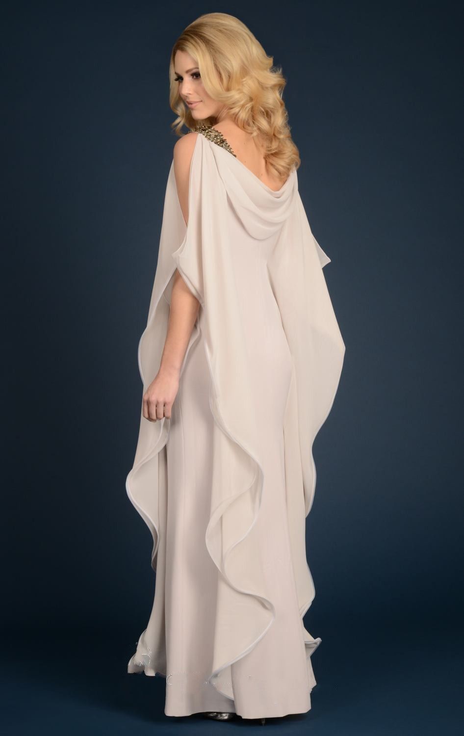 kaftan for pregnant woman