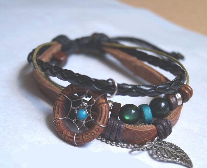 Ny ankomst handgjord indisk dröm fångare armband med trä pärlor PU läder kvinnor smycken metall blad charm detaljhandel