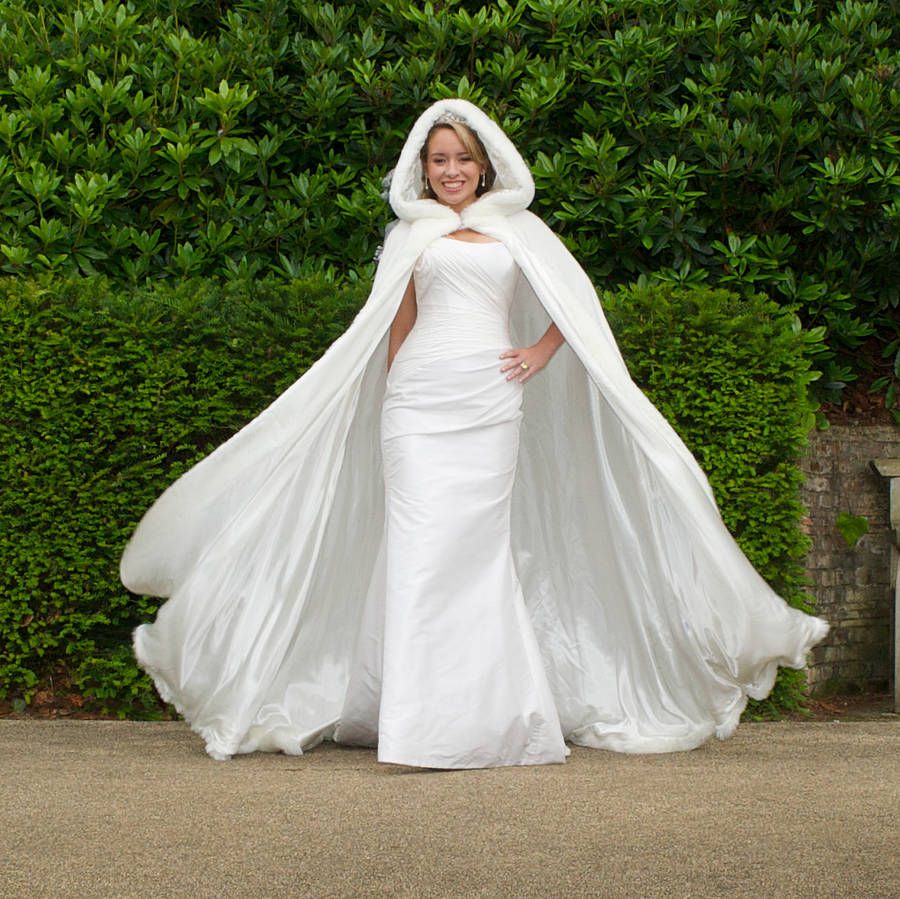 2019 Cheap Winter Bridal Cloak Faux Fur Wedding Wraps Jackets Hooded