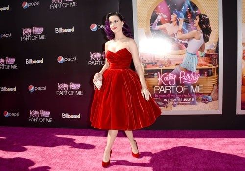 Katy Perry chaude velours rouge plis de thé longueur de robe de soirée robe de cocktail de célébrité