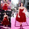 Katy Perry Hot Red Velvet Sweetheart pieghe la lunghezza del tè Celebrity Gown Cocktail Dress sera