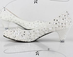 新しい手作りのファッションの女性のドレスの結婚式のブライダルシューズパールローヒール快適なイブニングパーティープロムの靴ウェディングガウンシューズ