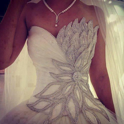 Luxury Beaded Leaves Wedding Dresses Vintage Crystal Beading Sweetheart Lace Up Ball Gown Plus Size White Church Bridal Gowns