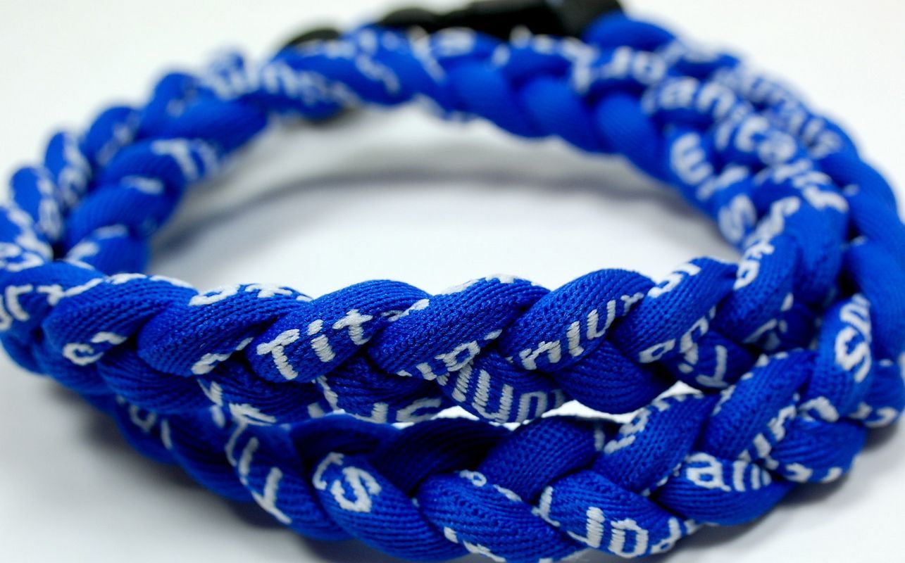 Promotion - 400pcs / Lot Baseball Sport Titanium 3 Rope Flätat Blå Ge Halsband RT079