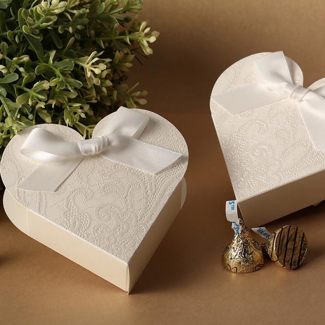 Gorgeous White Heart Shaped Embossed Candy Gifts Chocolate Favor Boxes