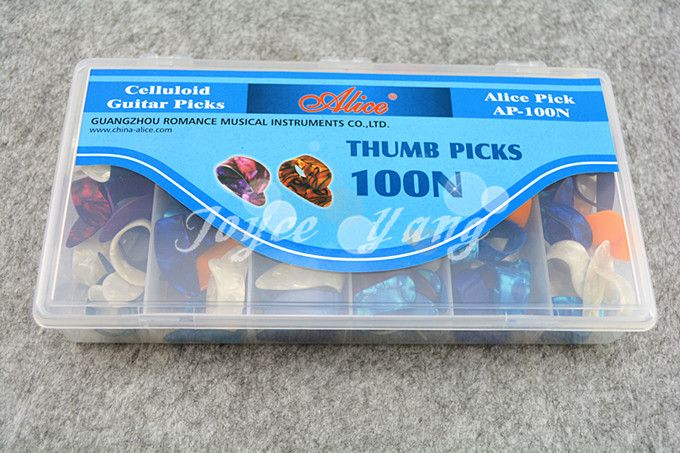 Massor av 100st Alice Guitar Finger Thumb Picks Plectrums Kvalitet Celluloid Material Guitar Picks Original Box8397590