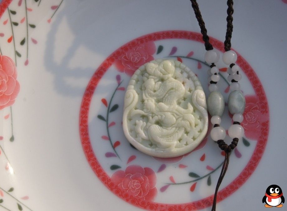 Naturlig vit jade handskuren imitation gammal värld, lycklig halsband hängsmycke