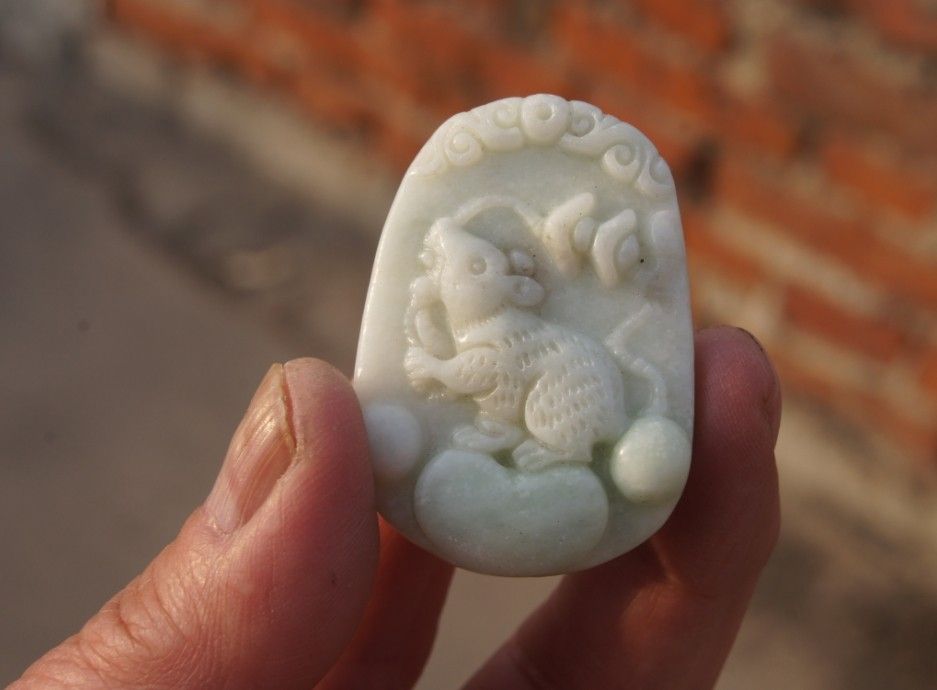 Natural white jade jade hand-carved the rat, the lucky necklace pendant
