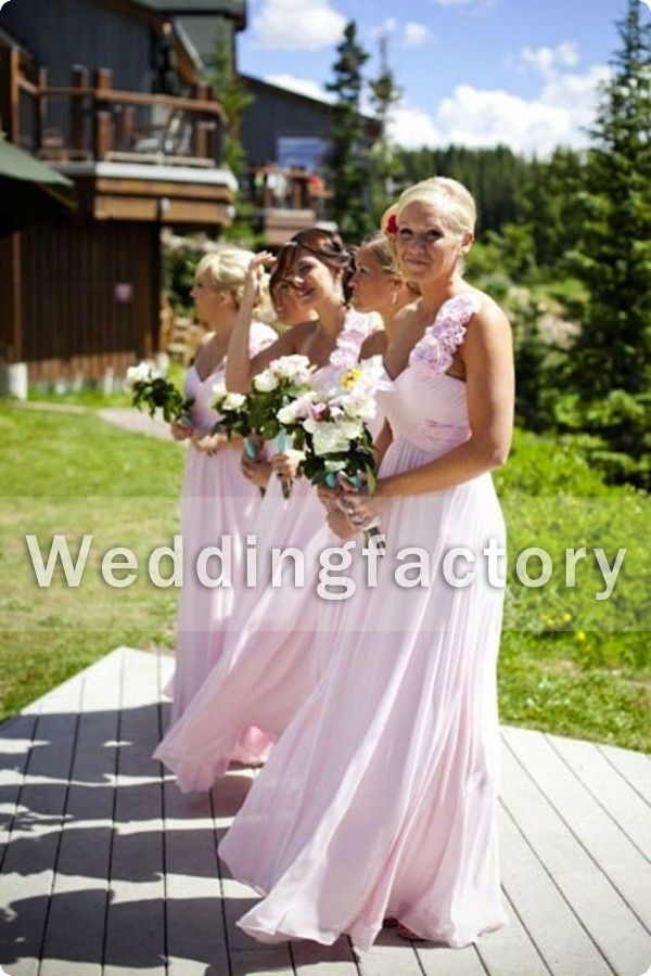 Een schouder bruidsmeisje jurk een lijn ruches chiffon abrikoos lila vloer lengte prom jurk met handgemaakte bloemen patronen