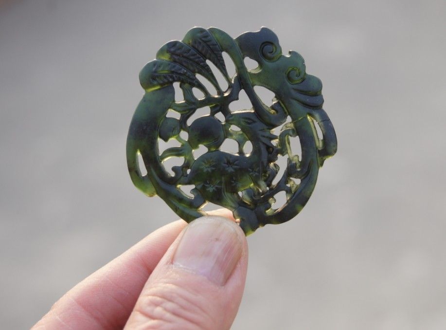 

Natural dark green jade. Hand-carved amulet bat deer peach ( Gods Samsung ) . Pendant necklace , 49x5mm