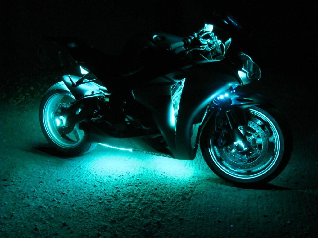 Светящиеся мотоциклы. Световой мотоцикл. Мотоциклы со светкой подсветкой. Мотоцикл со световой лентой. Акцент мотоцикл.