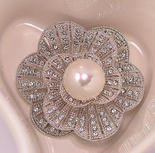 

Rhodium Silver Vintage Style Clear Rhinestone and Cream Pearl Center Flower Brooch Party Prom Pins