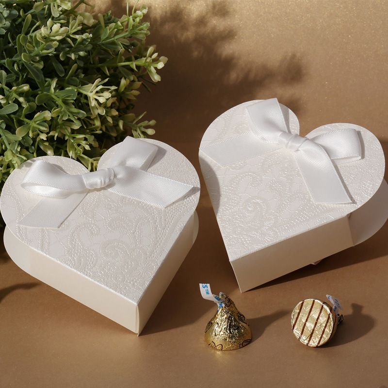 Elegant White Heart Shaped Embossed Candy Gifts Chocolate Favor Boxes