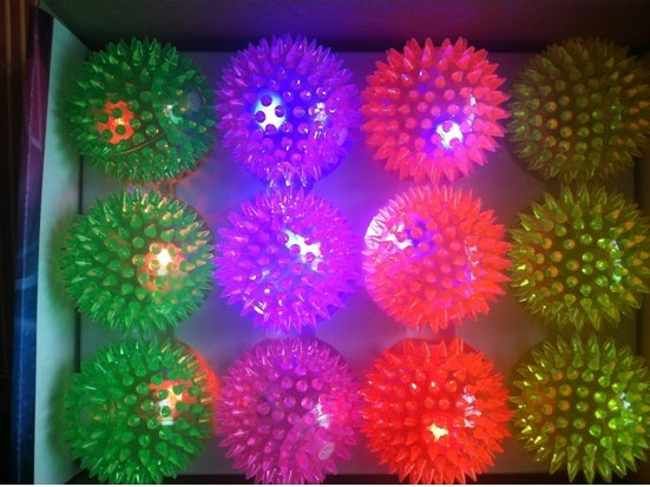 120 adet Yanıp Sönen LED Topu Işık topu Dans topu zıplatma top yanıp sönen spiky top müzik top elastik top ışık-up oyuncak flaş Parti