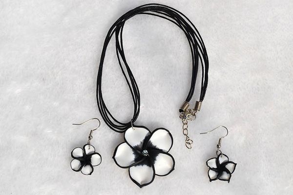 

Brincos e Colar fashionable_201011