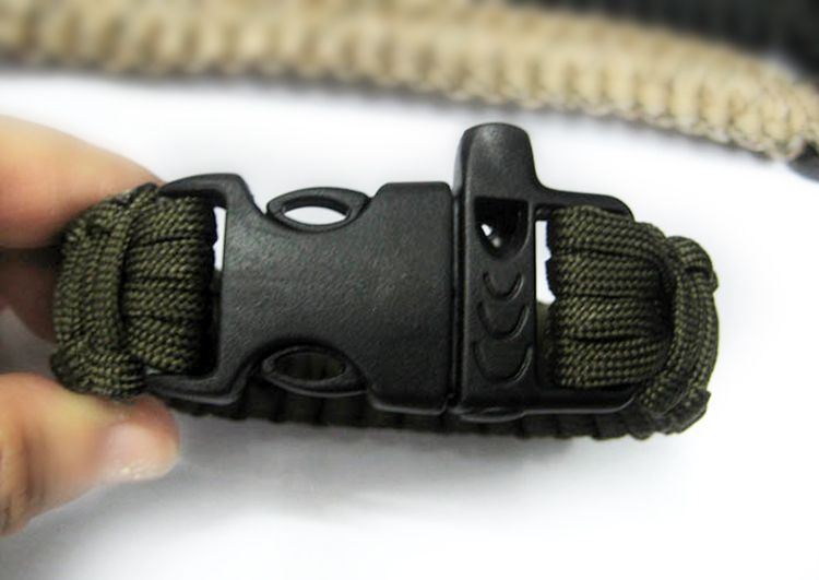 Heißes neues Outdoor-Survival-Armband, Fallschirmschnur, Notfall-Paracord-Camping-Armband mit Pfeifenschnalle, hochwertiges DHL-freies Verschiffen