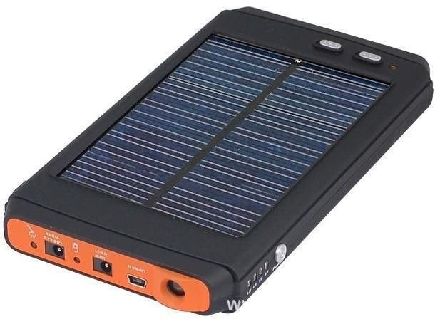 chargeur solaire haute capacite et batterie avec lampe de poche