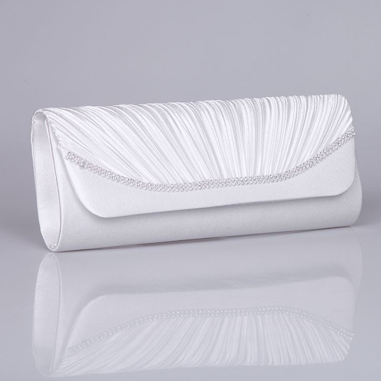 white handbolsa for wedding