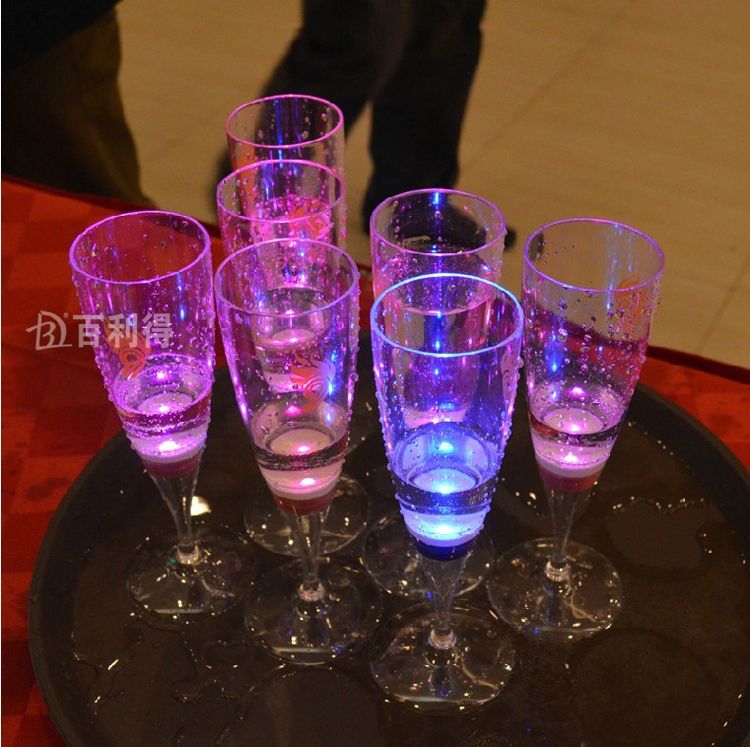 6.8*18CM Acrylic Liquid active LED Champagne Glass light up LED Flash Champagne Glass Drink Cup LED Flash cup club bar wedding supply