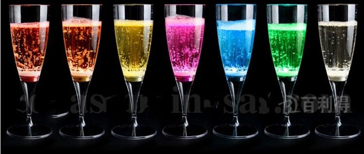 6.8*18CM Acrylic Liquid active LED Champagne Glass light up LED Flash Champagne Glass Drink Cup LED Flash cup club bar wedding supply