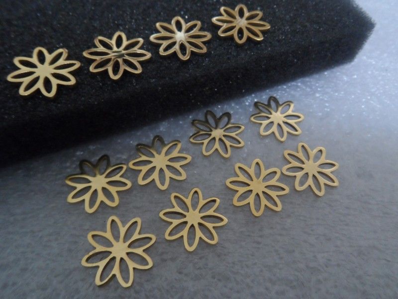 Gold Plated Cute flowers charms stainless steel Jewelry Finding In bulk