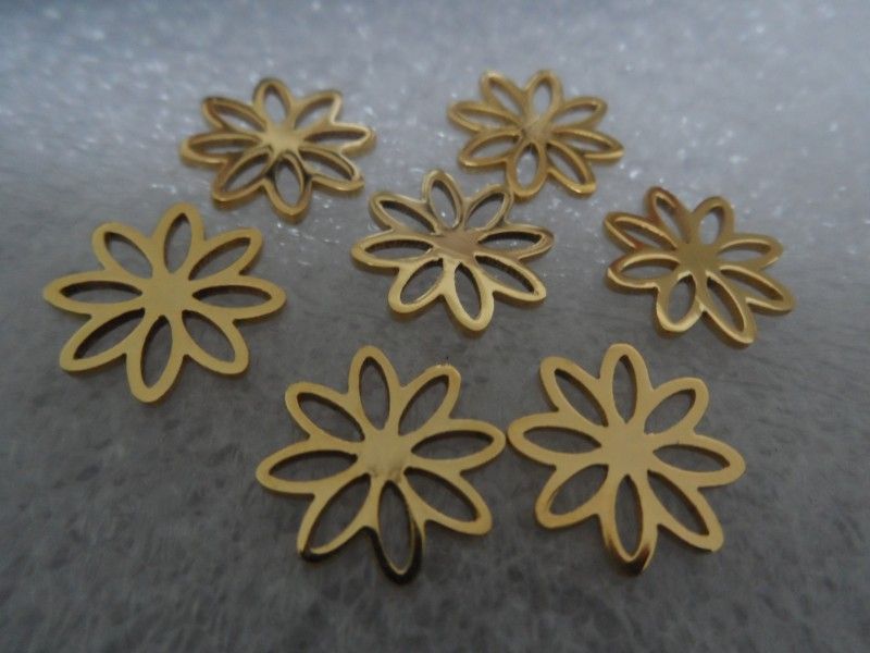 Gold Plated Cute flowers charms stainless steel Jewelry Finding In bulk
