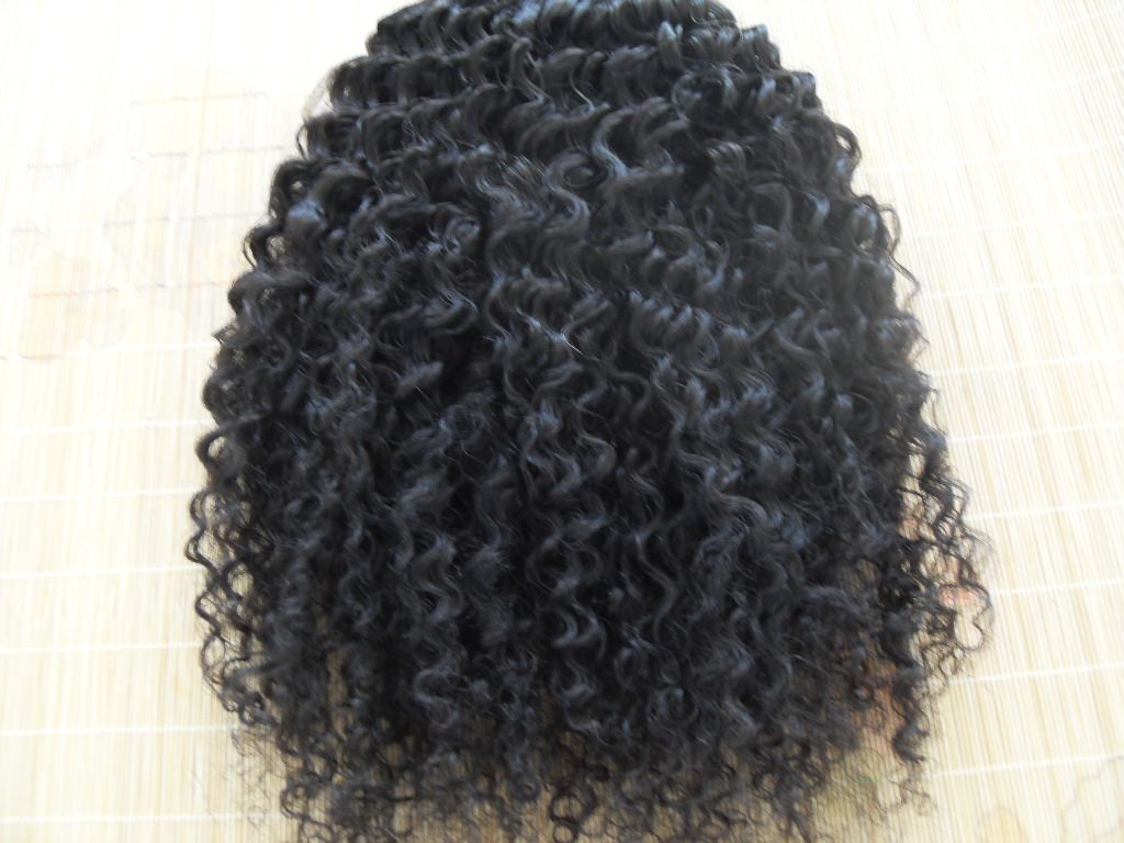 Malaysia Kinky Curly Hair Weaves Afro Hair Products Naturliga svarta mänskliga förlängningar1 buntar en mycket skönhetsväft