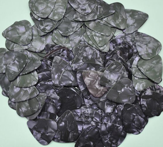 

Lots of 100 pcs Medium 0.71mm guitar picks Plectrums Celluloid Pearl Purple