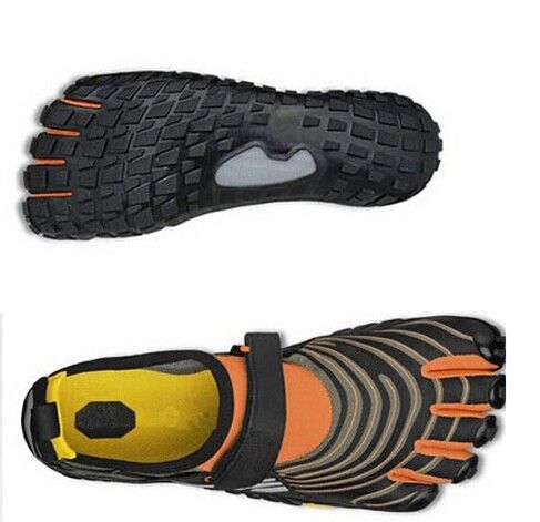 Polêmicos, sapatos com divisões nos dedos entram na moda - Elle Brasil