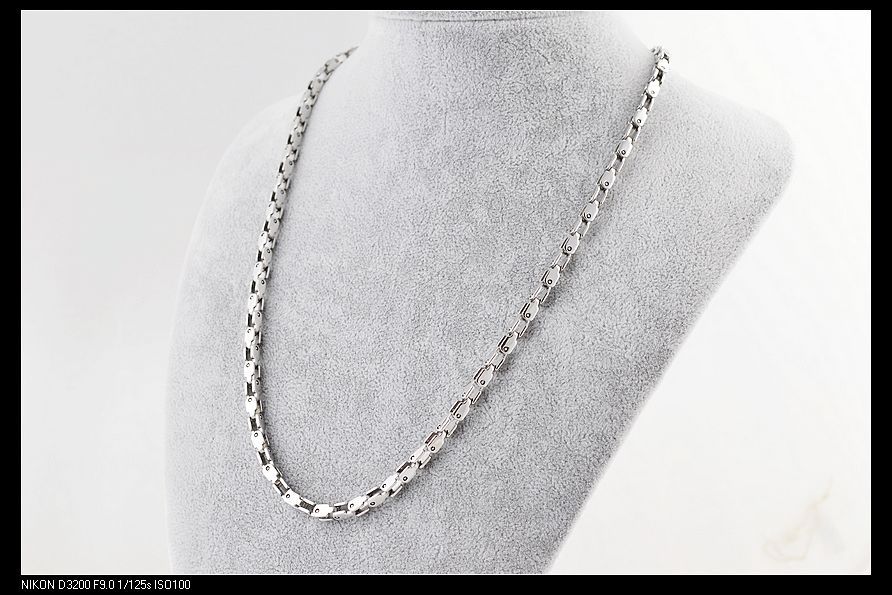 Collier magnétique en argent, collier en acier titane. Chaîne de clavicule de polissage en titane argenté pour hommes, collier de mode masculine. ,ARXL-03702