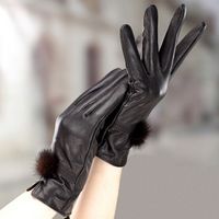 Vinter och vår damer ny mode söt kanin päls boll varm läder motorcykel handskar för kvinnor svart fri frakt