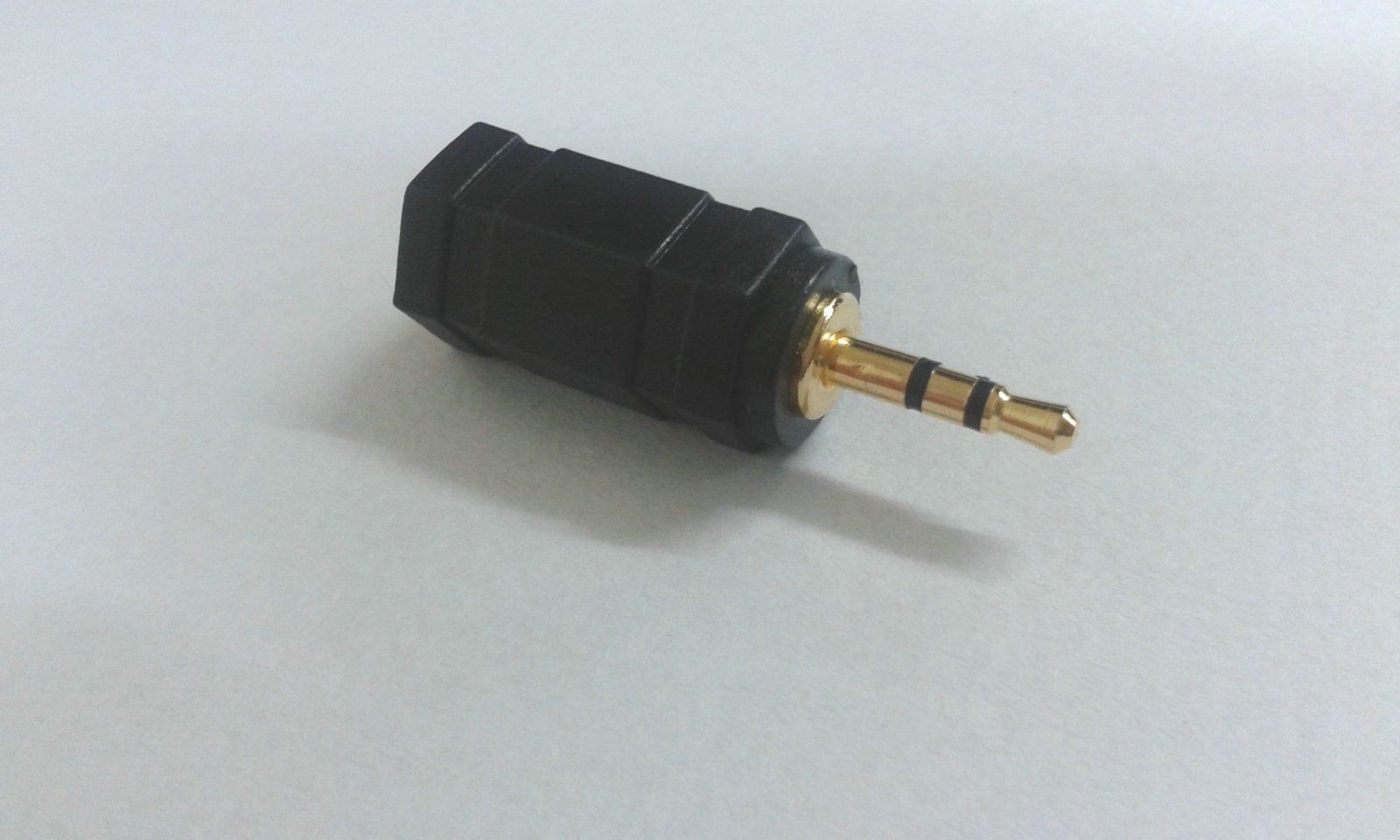 Guldpläterad 2,5 mm stereoplanplugg till 3,5 mm 1/8 "Stereo Kvinna Jack Audio Adapter