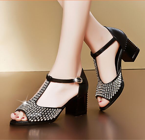 Summer Women Fashion Mid Heel Shoes Ladies Sexy Hollow Out Peep Toes Sandals Girl Rhinestone T Style Slipper Party Sandal Bride Marry Shoe From Ly0918 50 41 Dhgate Com