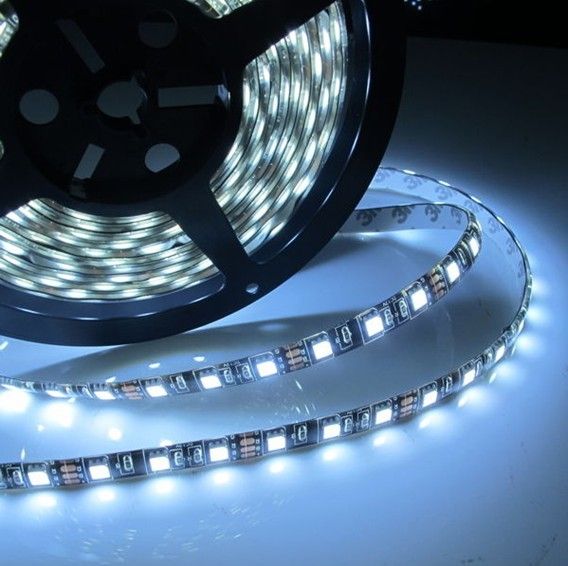 100m Vattentät 5m Svart PCB 60LED / M 5050 SMD 300 LED Flexibel Strip Ljus LED-lampa Kylvit / varm vit DC12V