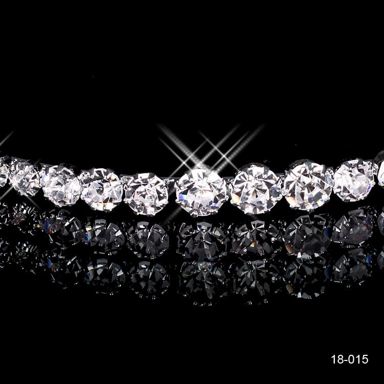2020 Cheap Crowns Popular Beautiful Hair Accessories Comb Crystals Rhinestone Bridal Wedding Tiara 18015273m