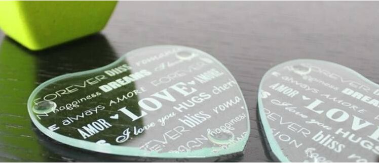 Glass Coasters in Transprent Heart Love Letters Design 2019 Nouveaux cadeaux de mariage Coupe de verre Mat dans un paquet Souveniture de mariage P7860836