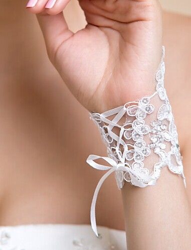 New Arrival Cheap In Stock Lace Appliques Beads Fingerless Wrist Length With Ribbon Bridal Gloves Wedding Accessories