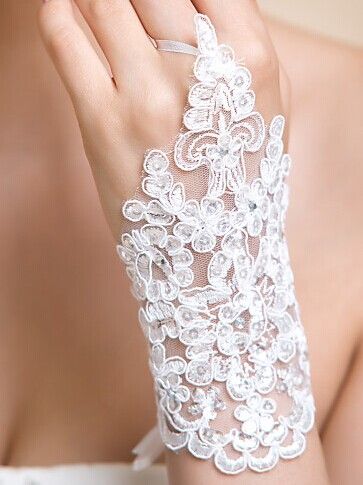 New Arrival Cheap In Stock Lace Appliques Beads Fingerless Wrist Length With Ribbon Bridal Gloves Wedding Accessories