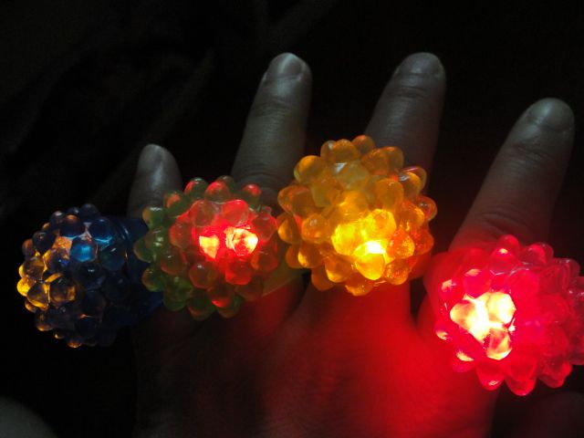 2014 Hot Selling Cool LED Light Up Blinkande Bubble Ring Rave Party Blinkande Mjuk Jelly Glow Party Favor