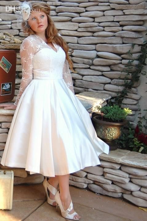 Plus Size Sheer Garden V Neck Suknie Ślubne Z Długim Rękawami Tulle Stain Suknie Koronkowe Aplikacje Krótka Długość Długość Bridal Sukienka