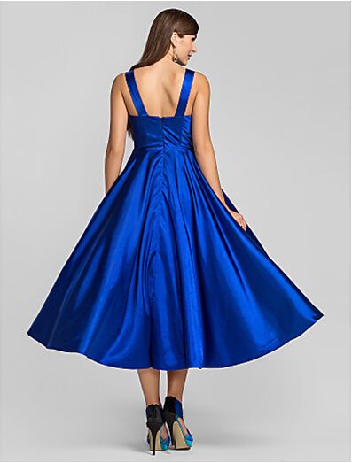 2019 Nouvelles robes de fête à la longueur du thé Aline Plus Spaghetti Spaghetti Royal Blue Robes de bal de bal à cocktails en satin pour femmes OR4546311