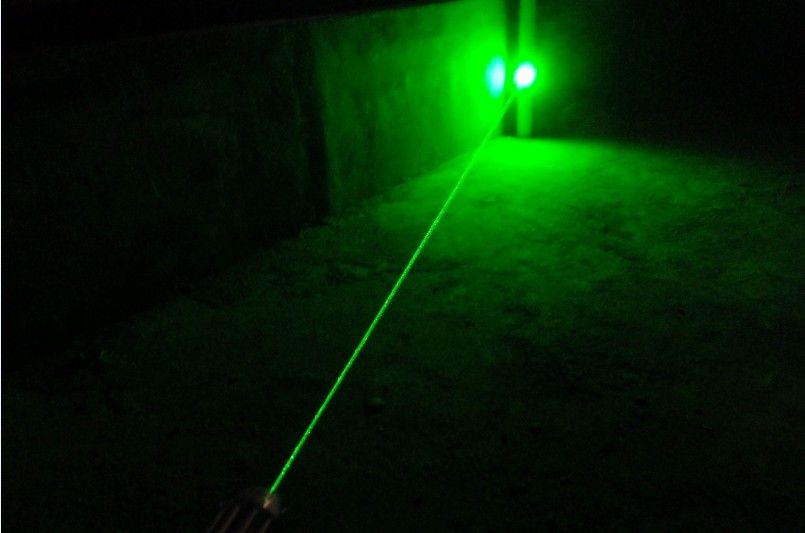 Super krachtige militaire high power 532nm groene laser pointers SOS LED-zaklampen verstelbare sleutellader geschenkdoos jacht teac5364657