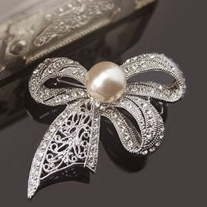 1,8 cal Rhod Silver Plated Clear Rhinestone Diamante Wedding Bok Broszka z Kościami Ivory Pearl