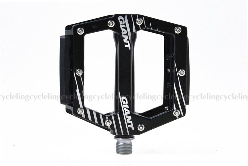 giant original mtb pedals, generous 