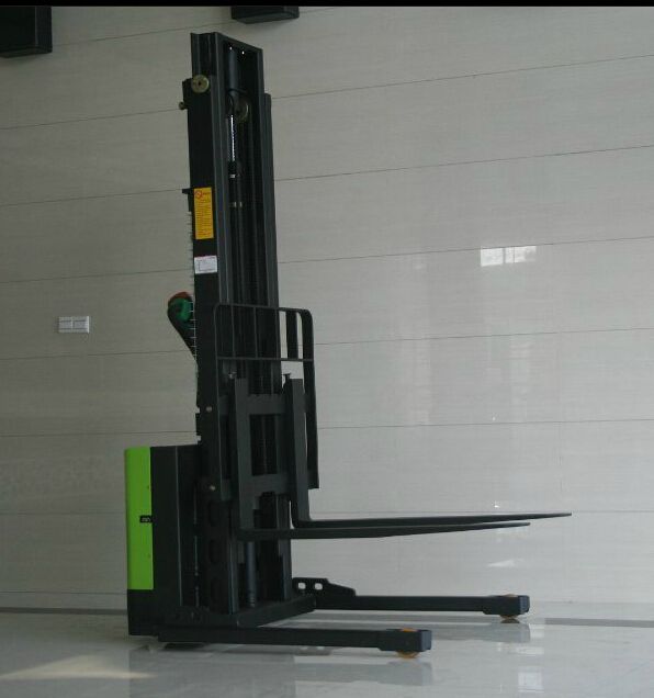 high quality 1t 2 5m electric wide leg pallet stacker for warehouse standon style with one year warranty-image-402892539