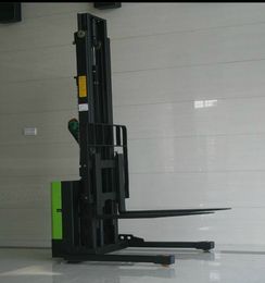 high quality 1t 2 5m electric wide leg pallet stacker for warehouse standon style with one year warranty